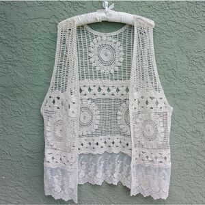 NWOT Gorgeous Cream Knit Sleeveless Vest Jacket Sheer Embroidered Bottom OS